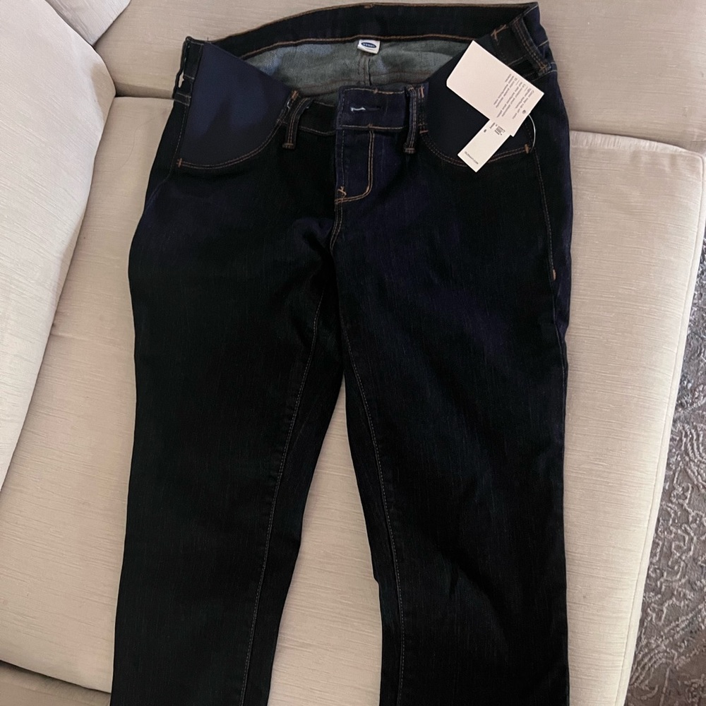 COPY - NWT Old navy maternity jeans in size 6
